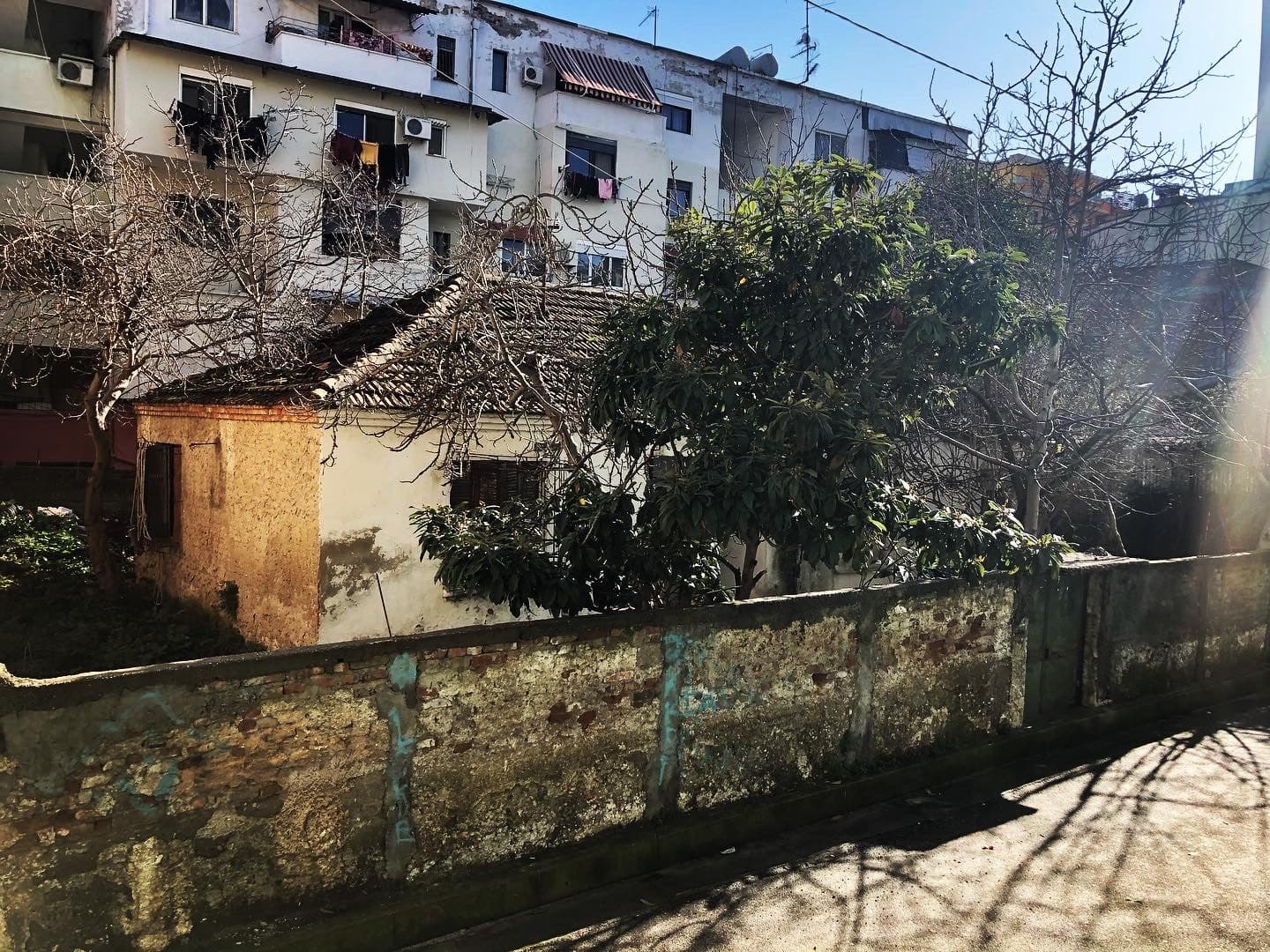 SHITET TRUALL ME SIP 340M2 NE DURRES!