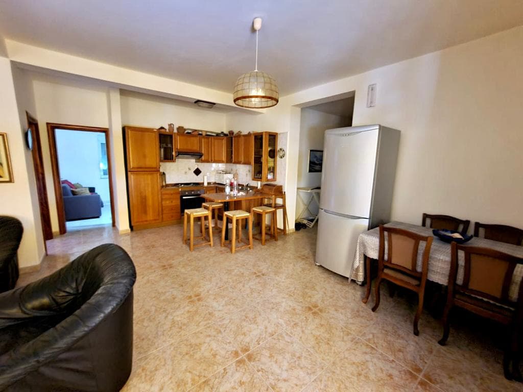 SHITET APARTAMENT 3+1+GARAZH RRUGA TAULANTIA, VOLLGA ,DURRES. 3