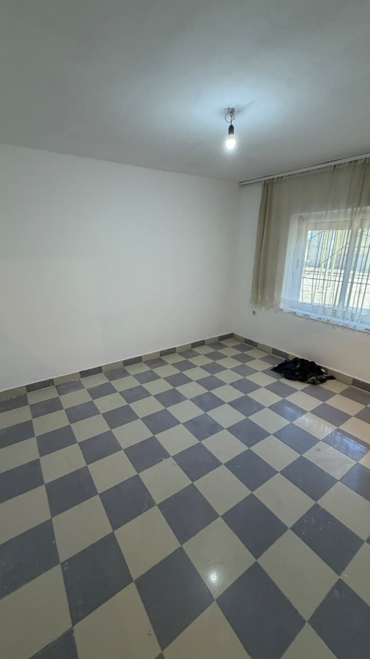SHITET AMBIENT BIZNESI ISH DEGA USHTARAKE, DURRES 2