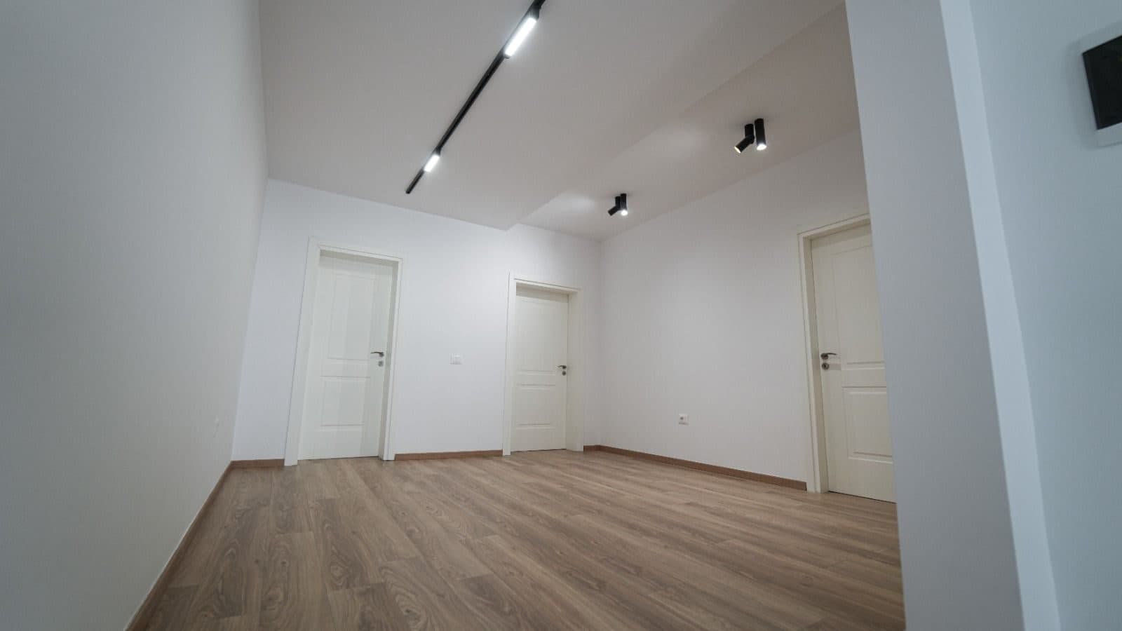 JEPET ME QERA AMBIENT BIZNESI 2 KATE PRANE MUZEUMIT, DURRES 3