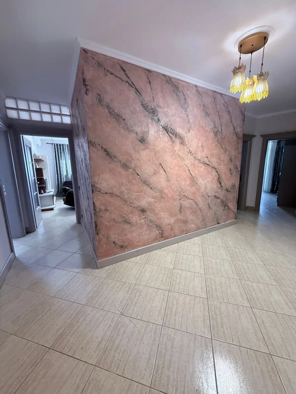JEPET ME QERA APARTAMENT 2+1 TEK RRUGA PORTIT 4