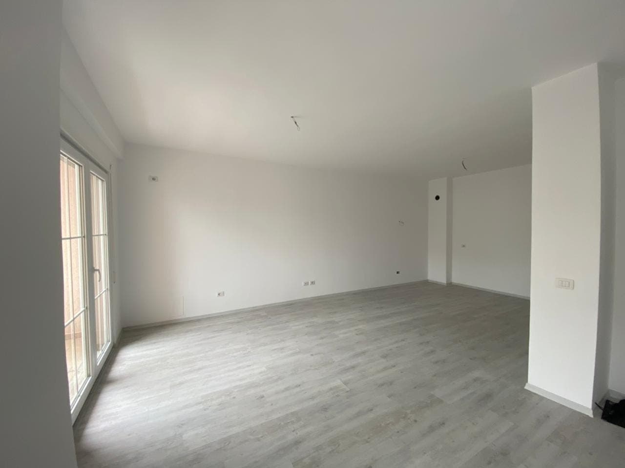 SHITET APARTAMENT 2+1 PRANE PRANVERES QENDER , DURRES . 2