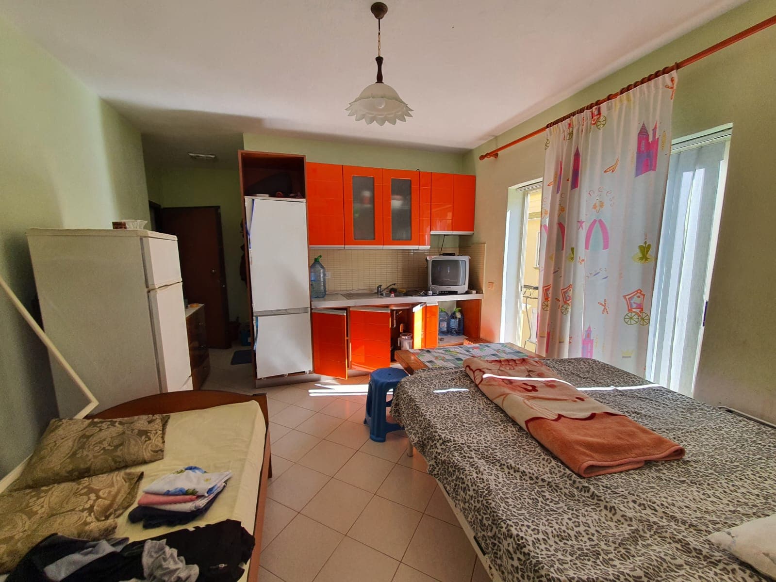 SHITET GARSONIERE,PRANE KOLOSEUT ,SHKEMBI I KAVAJES DURRES.