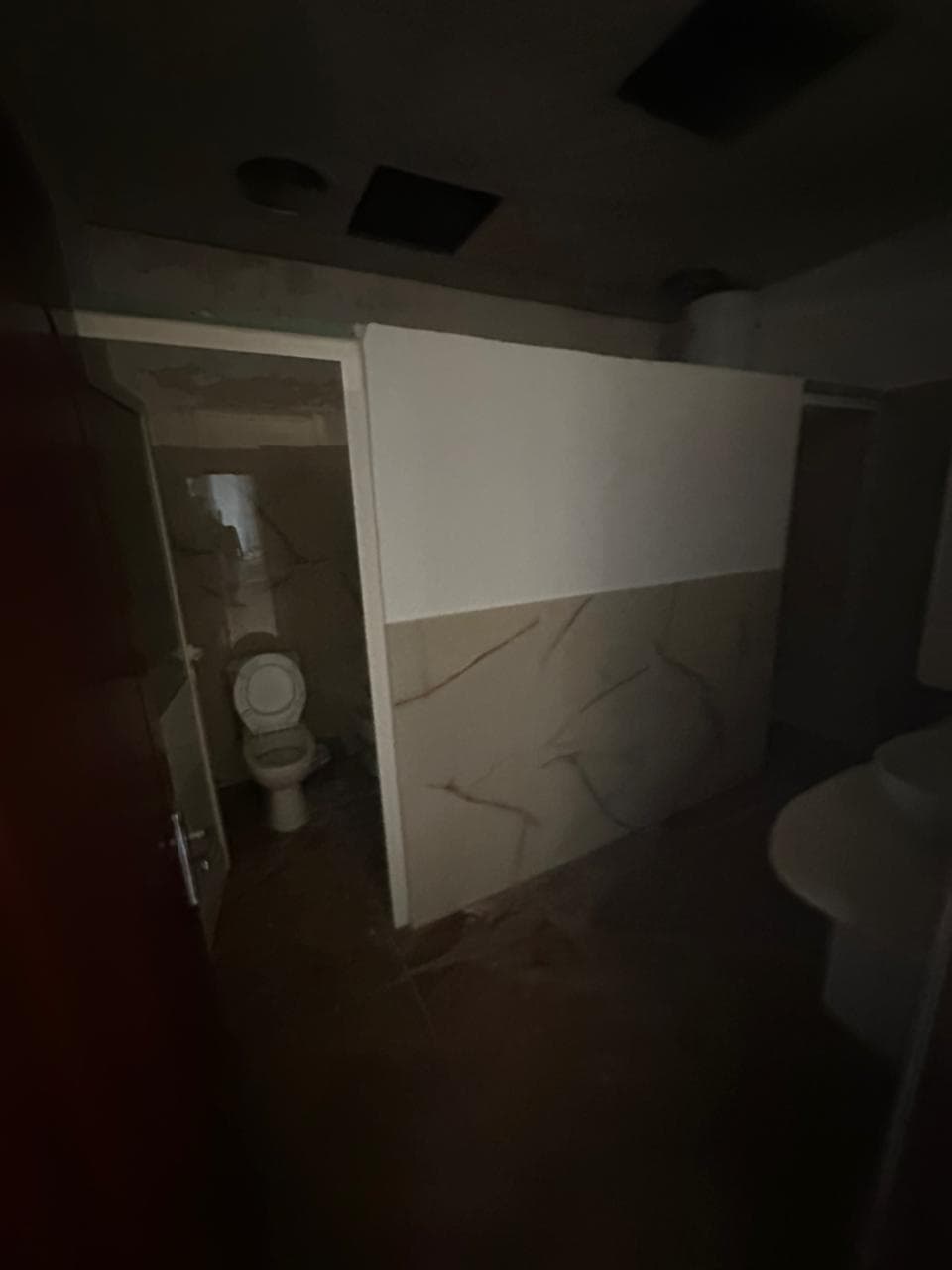 JEPET ME QERA AMBIENT BIZNESI QENDER,DURRES 2