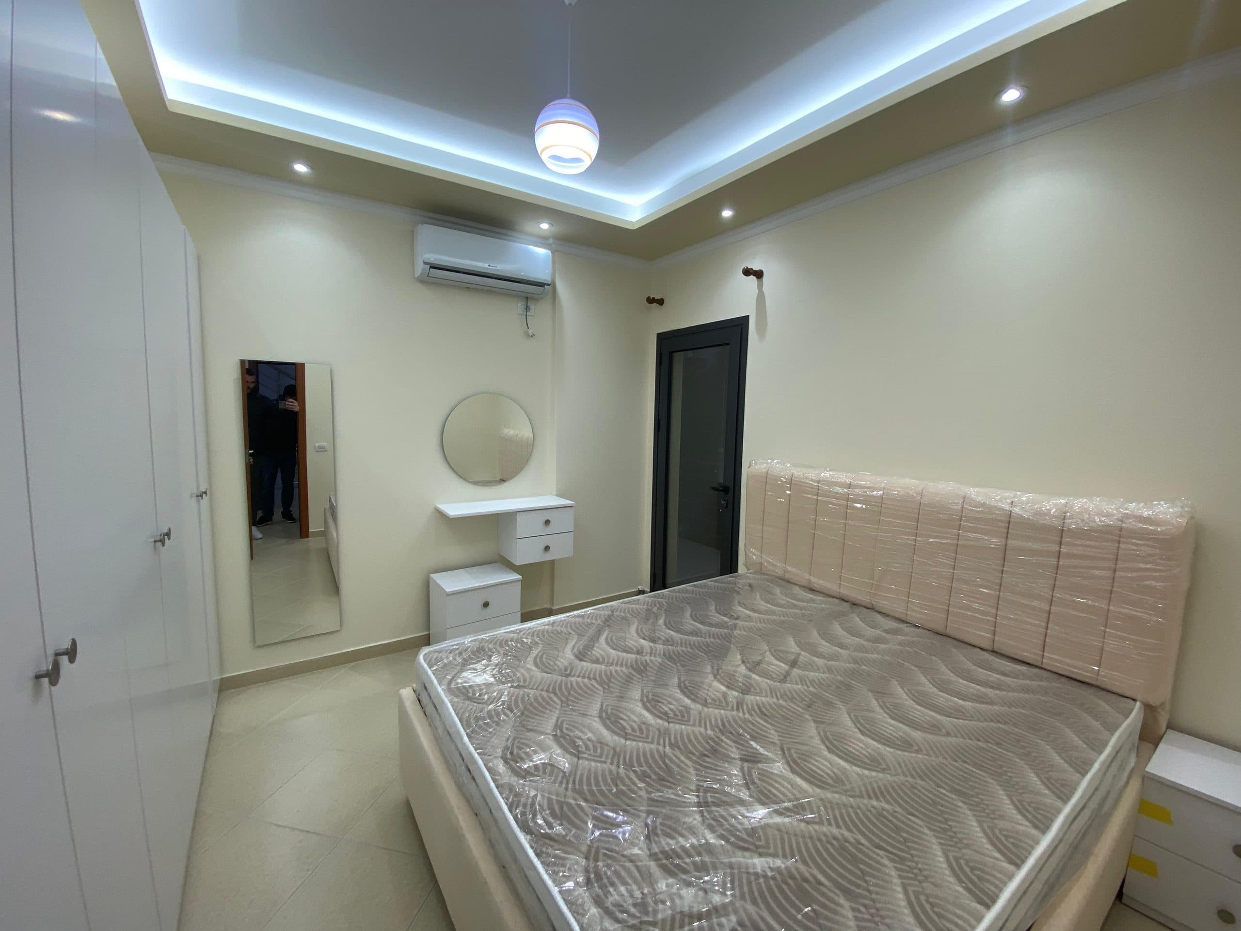 JEPET ME QERA GODINE BIZNESI, PLAZH, DURRES. 4