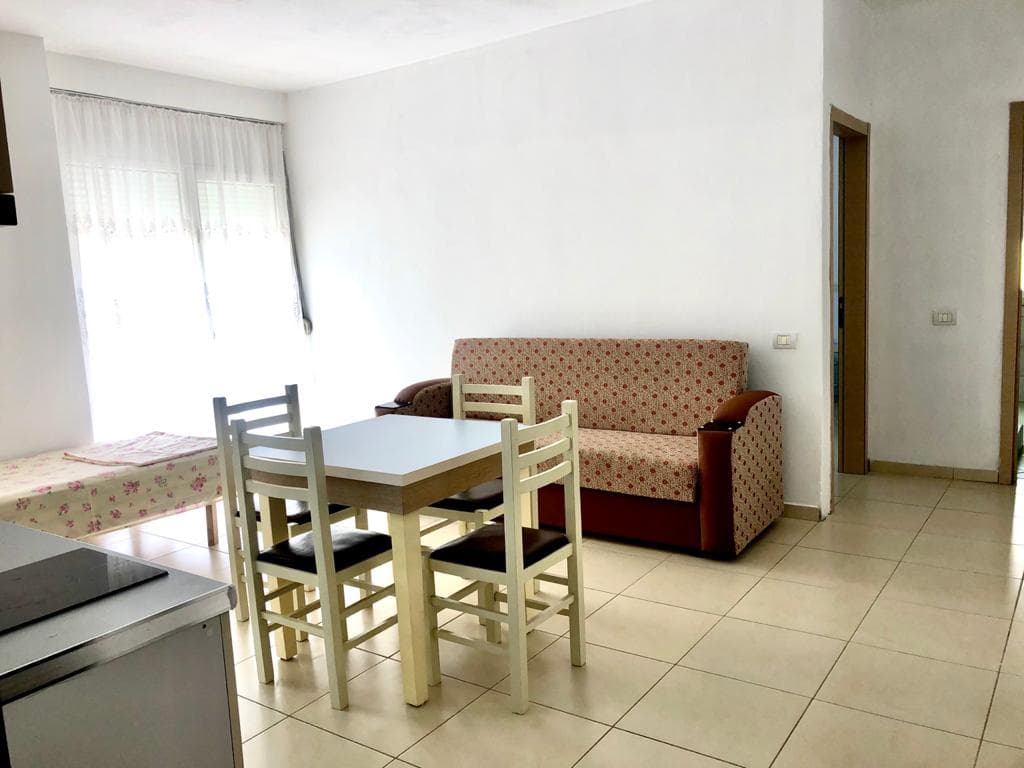 SHITET APARTAMENT 1+1 PRANE SHKEMBIT TE KAVAJES, DURRES. 2