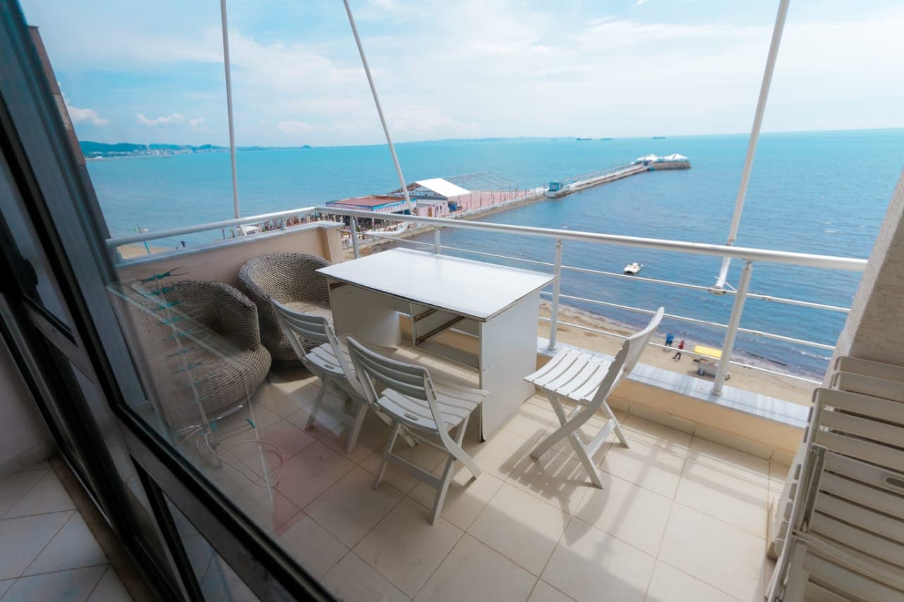 SHITET APARTAMENT 2+1 ME PAMJE NGA DETI PRANE,PISTA KOSOVES,PLAZH,DURRES.