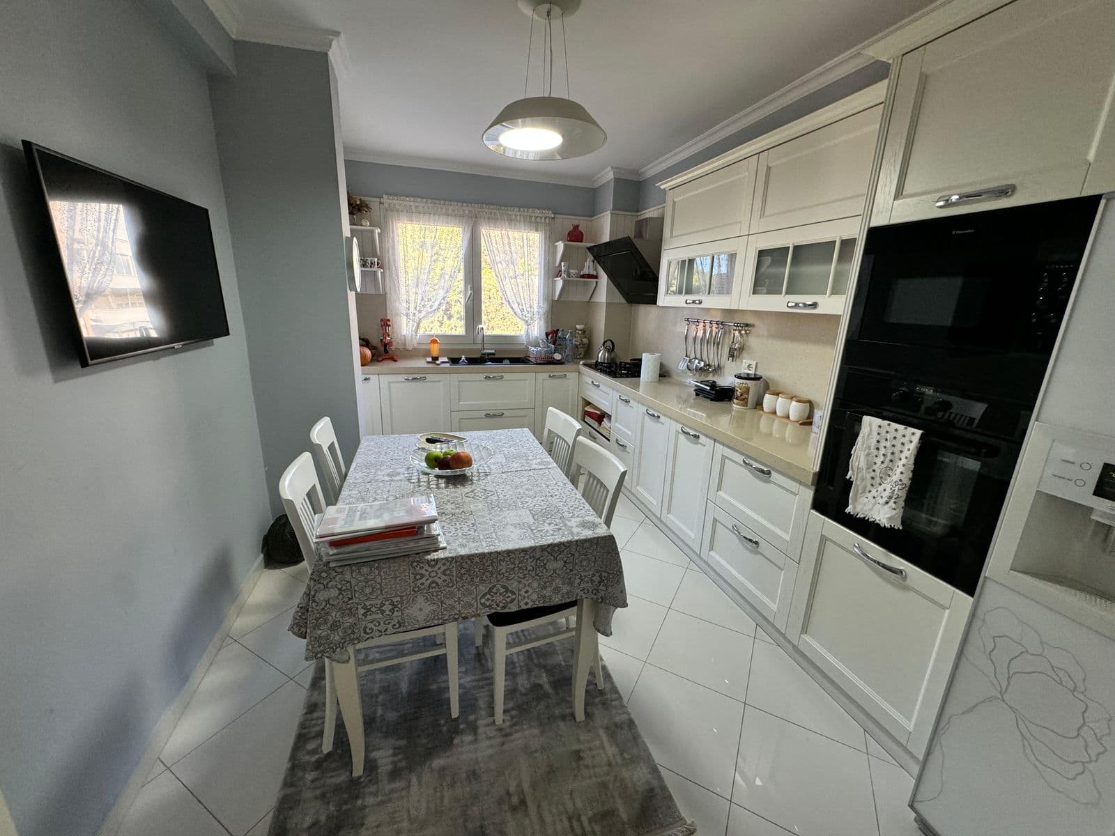 SHITET APARTAMENT 3+1 PRANE PASTICERI CIALDA, VOLLGA, DURRES. 2