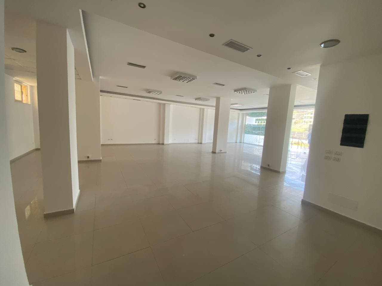 SHITET AMBIENT BIZNESI PRANE HOTEL MAJESTIC,SHKEMBI I KAVAJES , DURRES. 3
