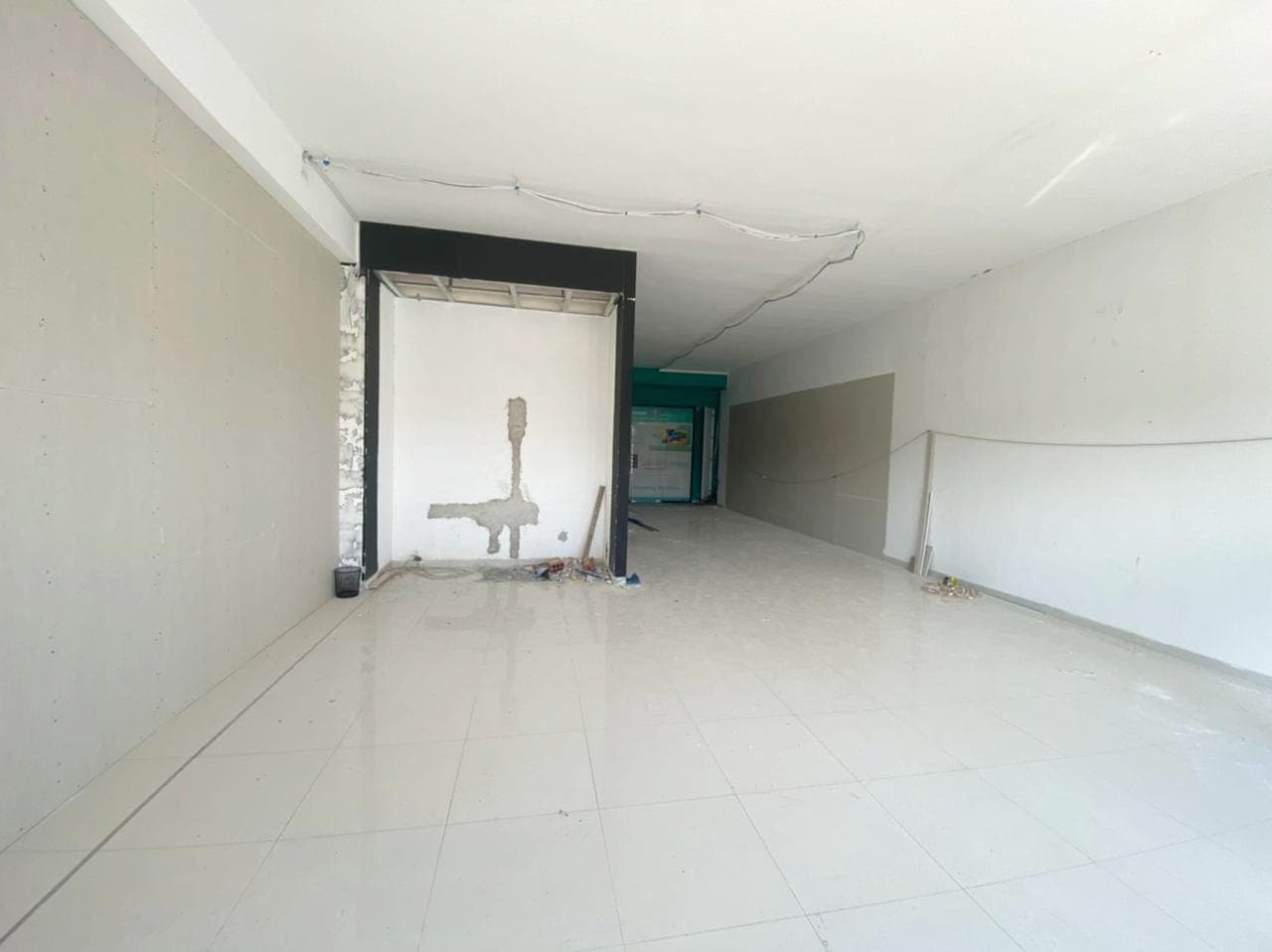 JEPET ME QERA AMBIENT BIZNESI RRUGA E PORTIT,DURRES.
