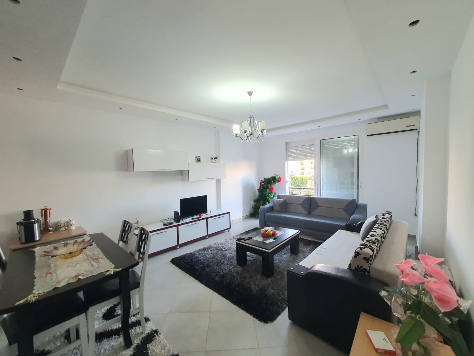 JEPET ME QERA APARTAMENT 1+1 PRANE SHKOLLES BAJRAM CURRI PLAZH, DURRES.