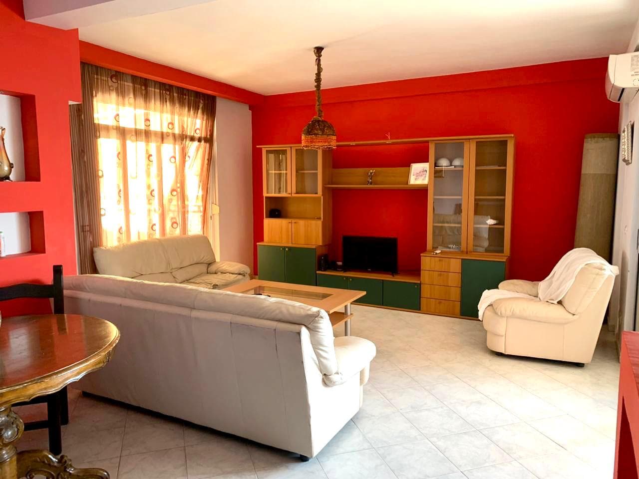 SHITET APARTAMENT 3+1 ME PAMJE NGA DETI NE VOLLGA, PRANE RESTORANT COLOMBIA, DURRES.