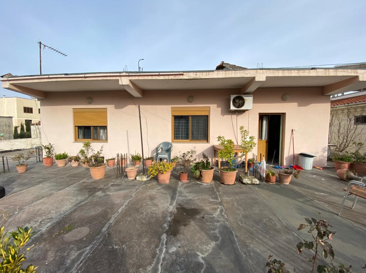 SHITET SHTEPI PRIVATE+AMBIENT BIZNESI,PRANE FUSHES SE RERES,LAGJA 18,DURRES,