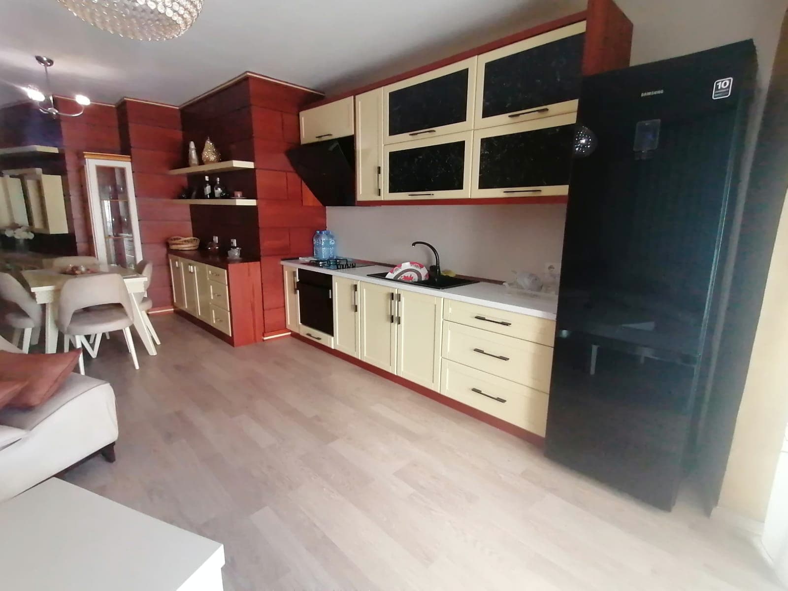 SHITET APARTAMENT 2+1 PRANE PORTIT,DURRES. 3