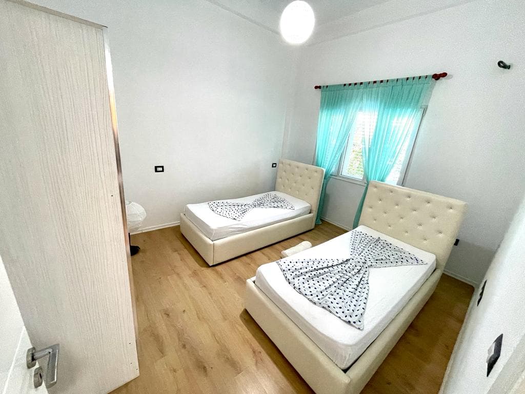 JEPET ME QERA KATI I PARE I NJE VILE PRANE ZJARRFIKESES,DURRES. 4