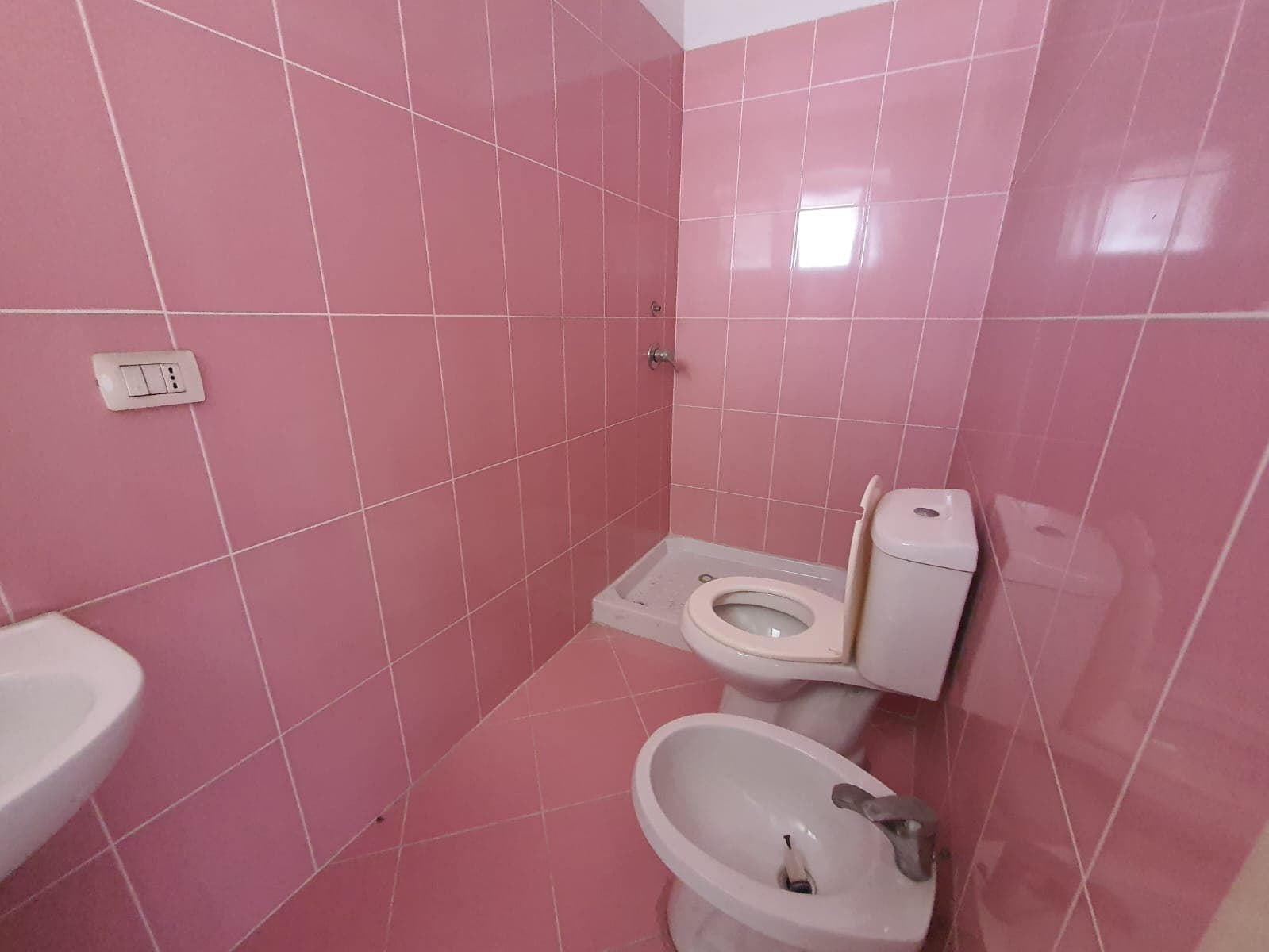 SHITET APARTAMENT 2+1 PRANE URES SE DAJLANIT,DURRES. 4