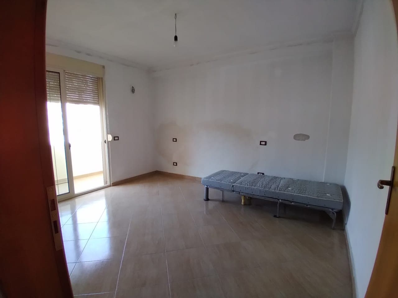 SHITET APARTAMENT 3+1 PRANE GJYKATES,QENDER,DURRES. 2