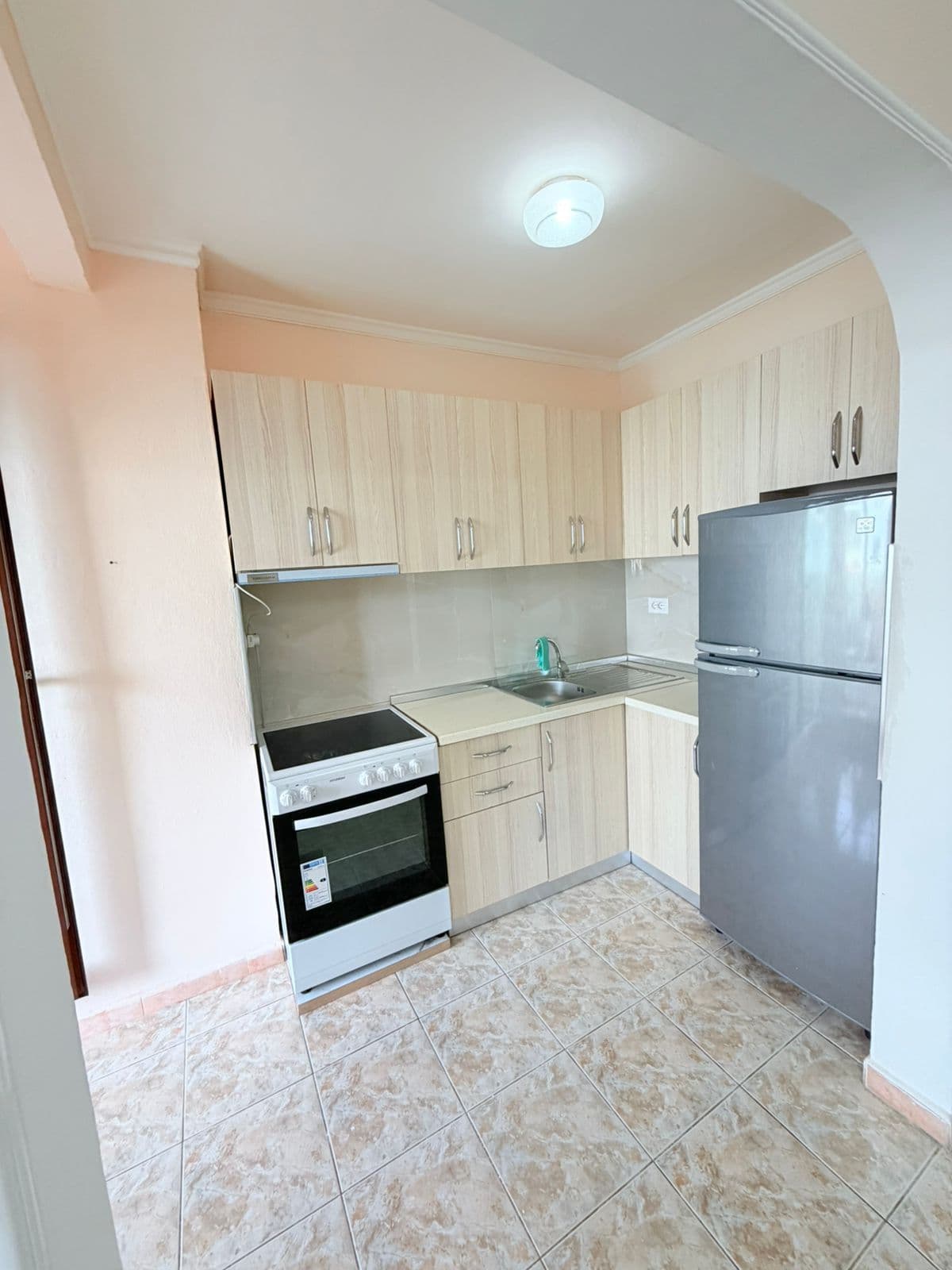 JEPET ME QERA APARTAMENT 1+1 PRANE STADIUMIT, DURRES