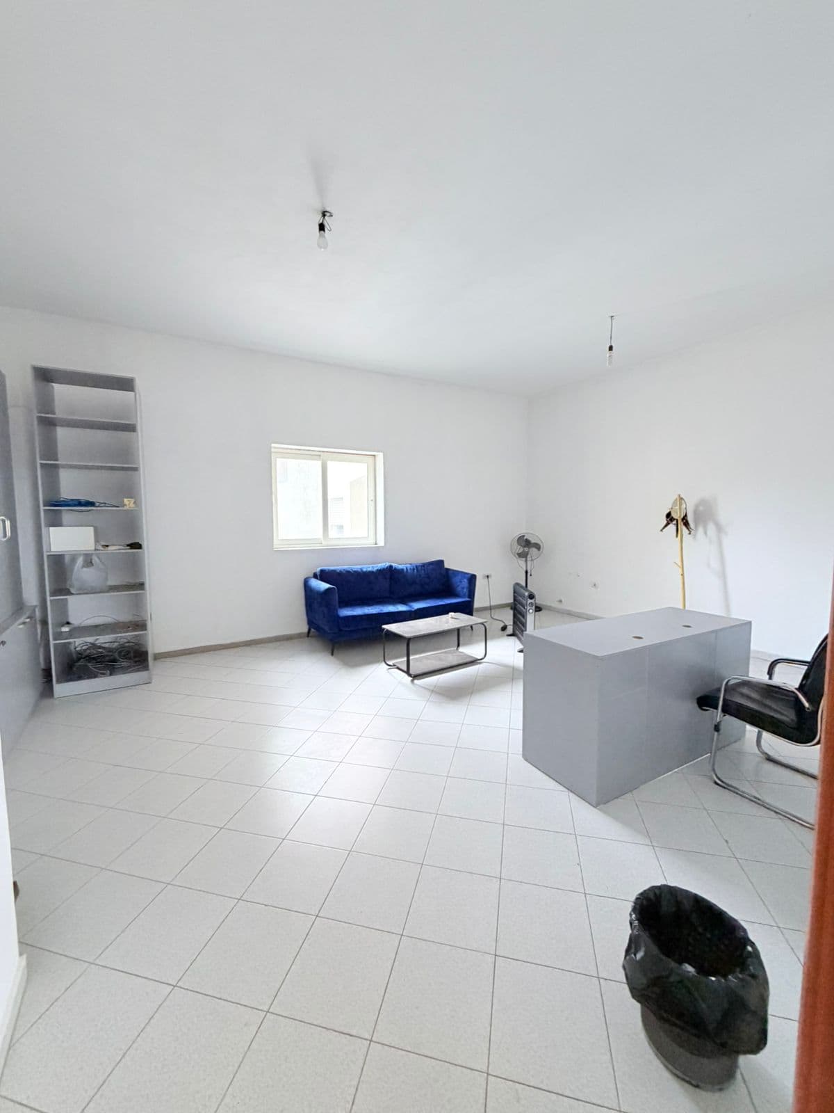 JEPET ME QERA AMBIENT BIZNESI ZONA E ISH KENETES, DURRES