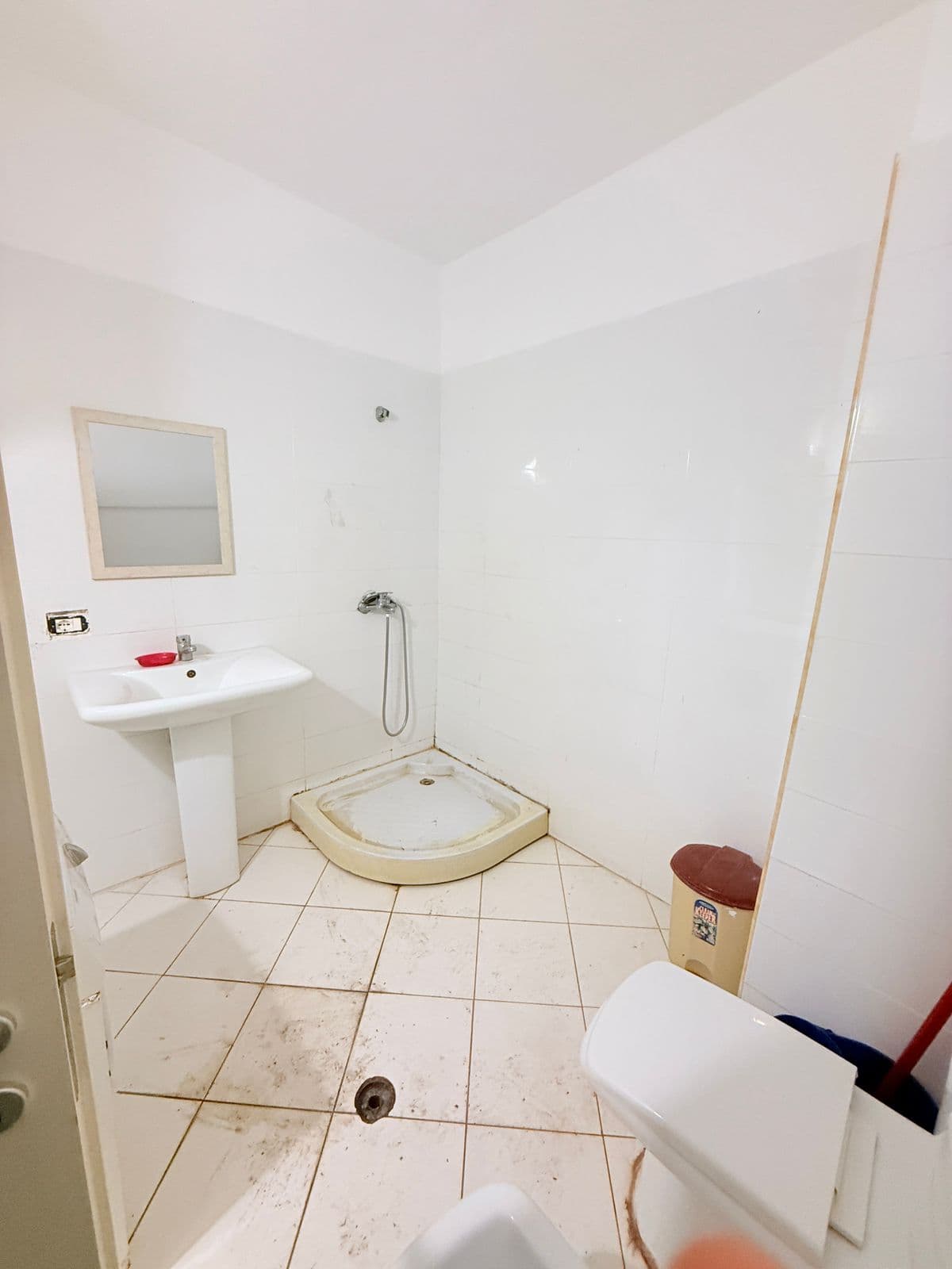 JEPET ME QERA APARTAMENT 1+1 STACIONI TRENIT DURRES 3