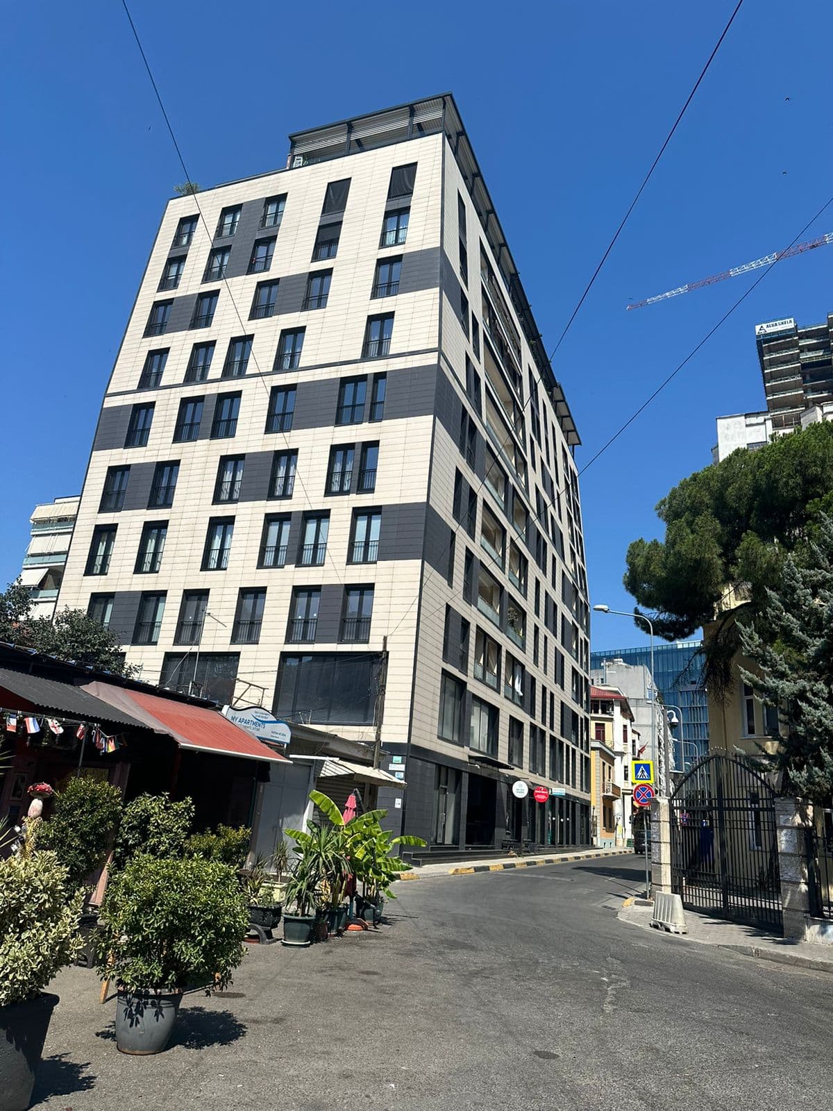 JEPET ME QERA BIZNESI 7 APARTAMENTE PER AIRBNB, RRUGA E KAVAJES, TIRANE.