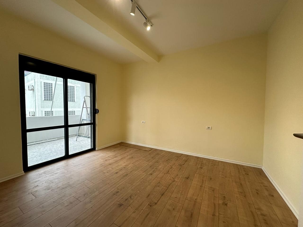 SHITET APARTAMENT 2+1 TEK KALI TROJES PLAZH DURRES. 4