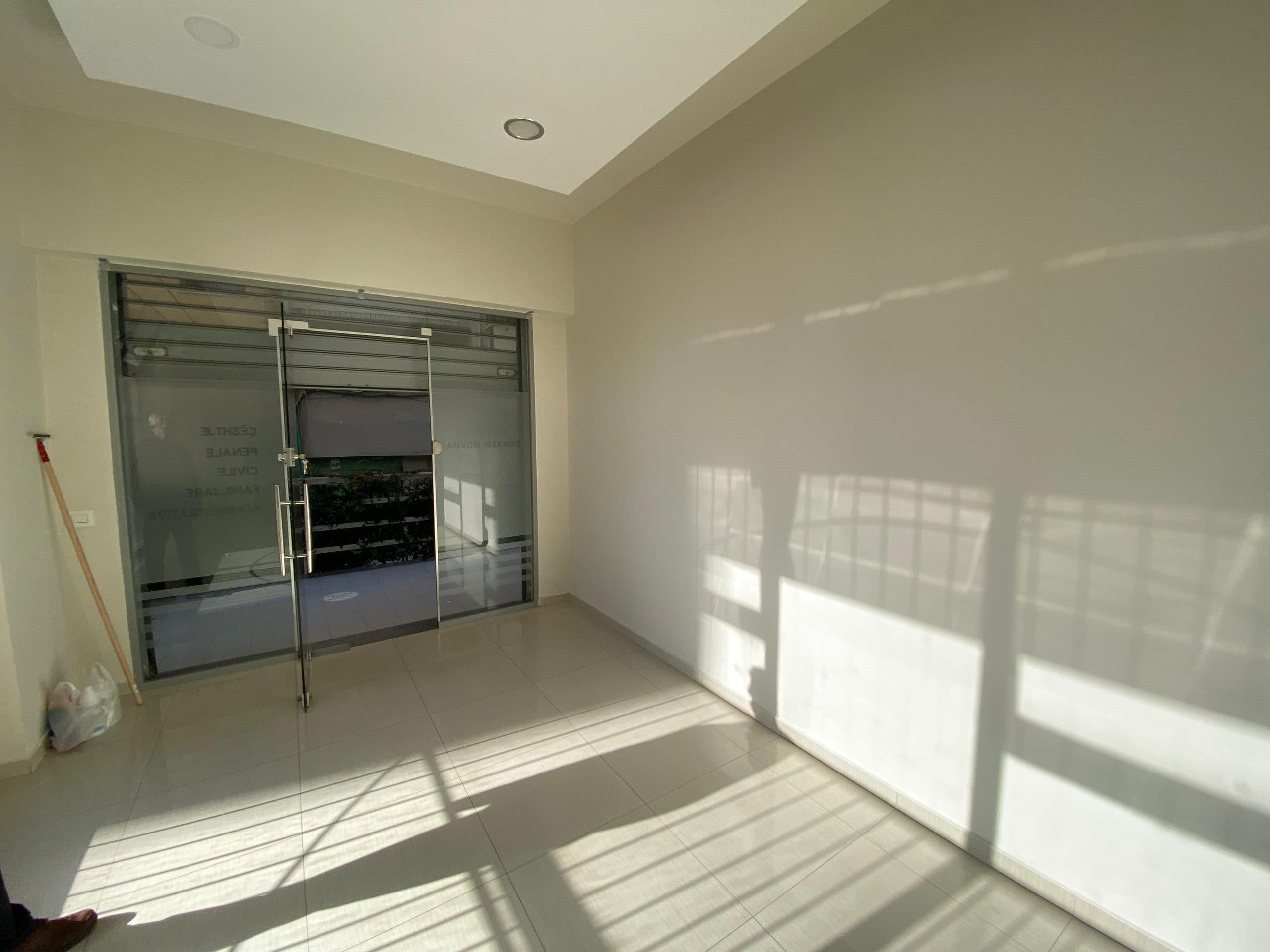 JEPET ME QERA AMBIENT BIZNESI PRANE GJYKATES, DURRES. 2