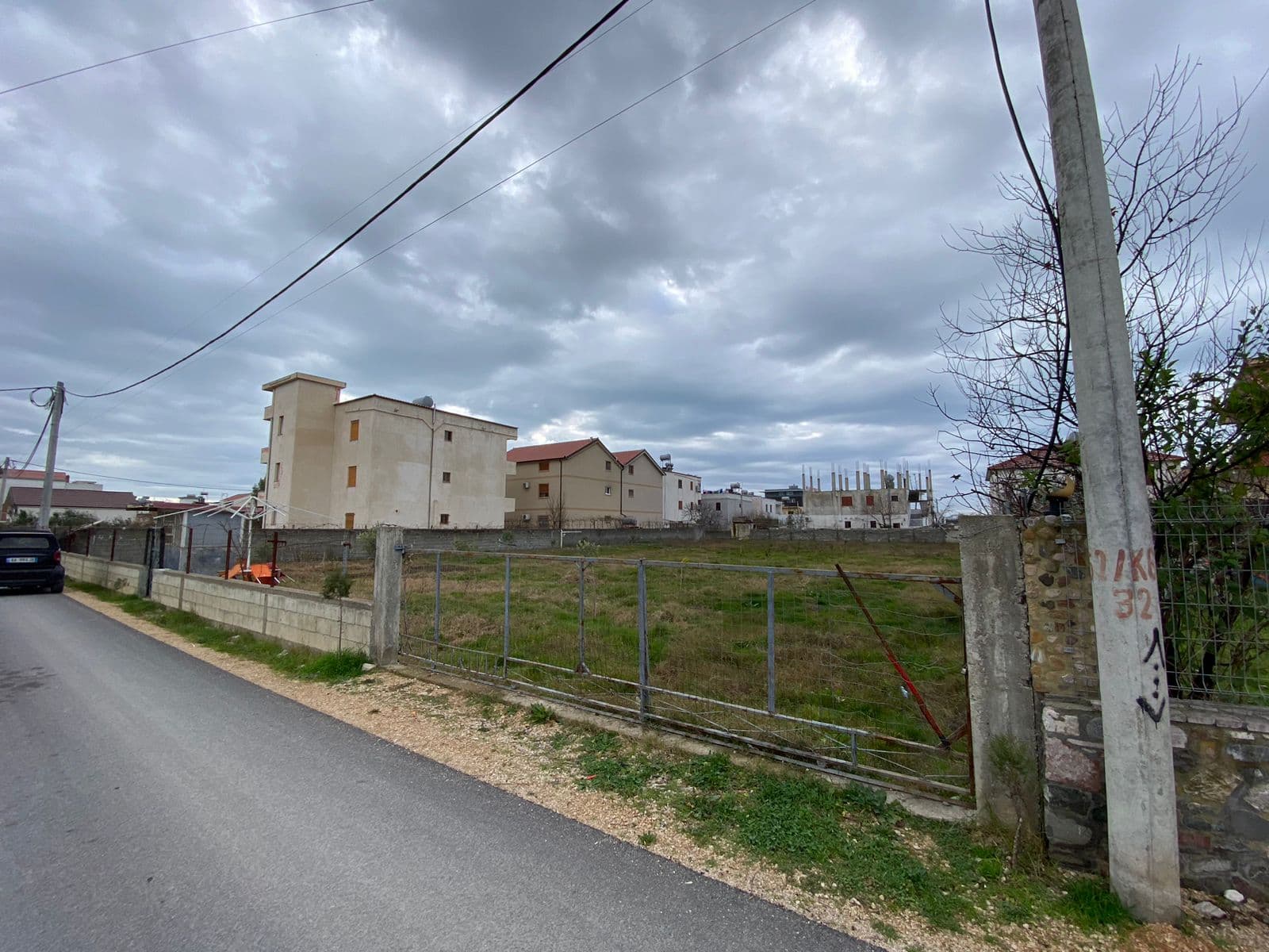 SHITET TOKE NE AUTOSTRADEN DURRES-TIRANE, PRANE TURGUT OZAL 3