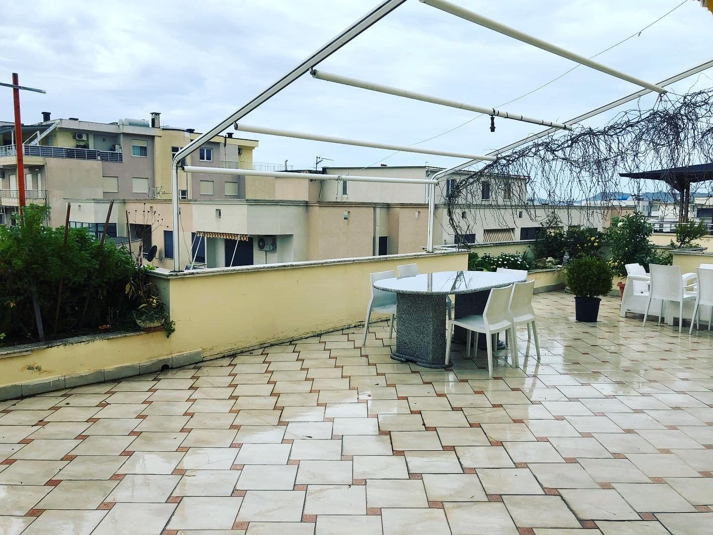 SHITET PAPAFINGO NE PLAZH,DURRES! 2