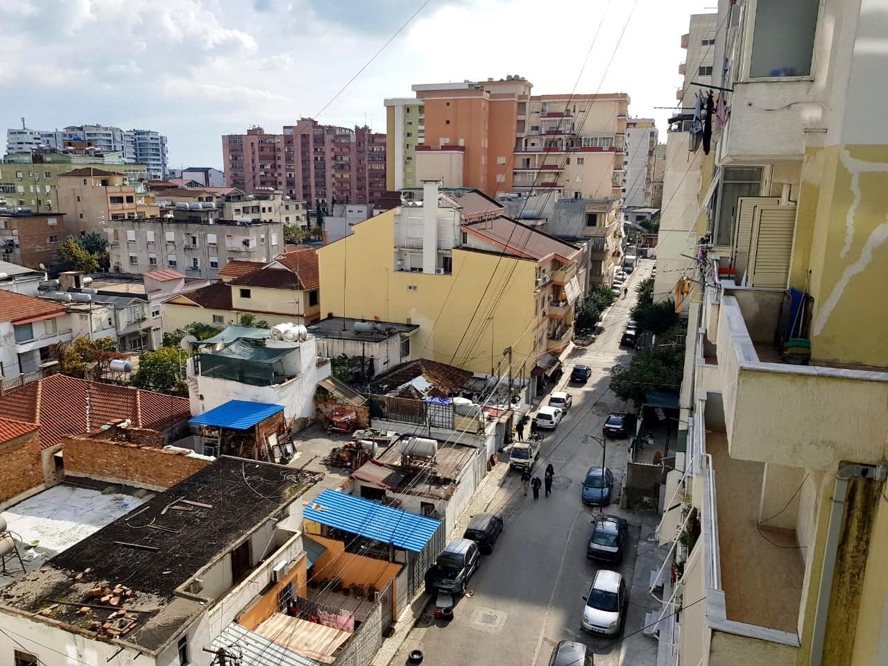 JEPET ME QERA APARTAMENT 3+1 LAGJA 16 ,PRANE KAZAZIT , DURRES.