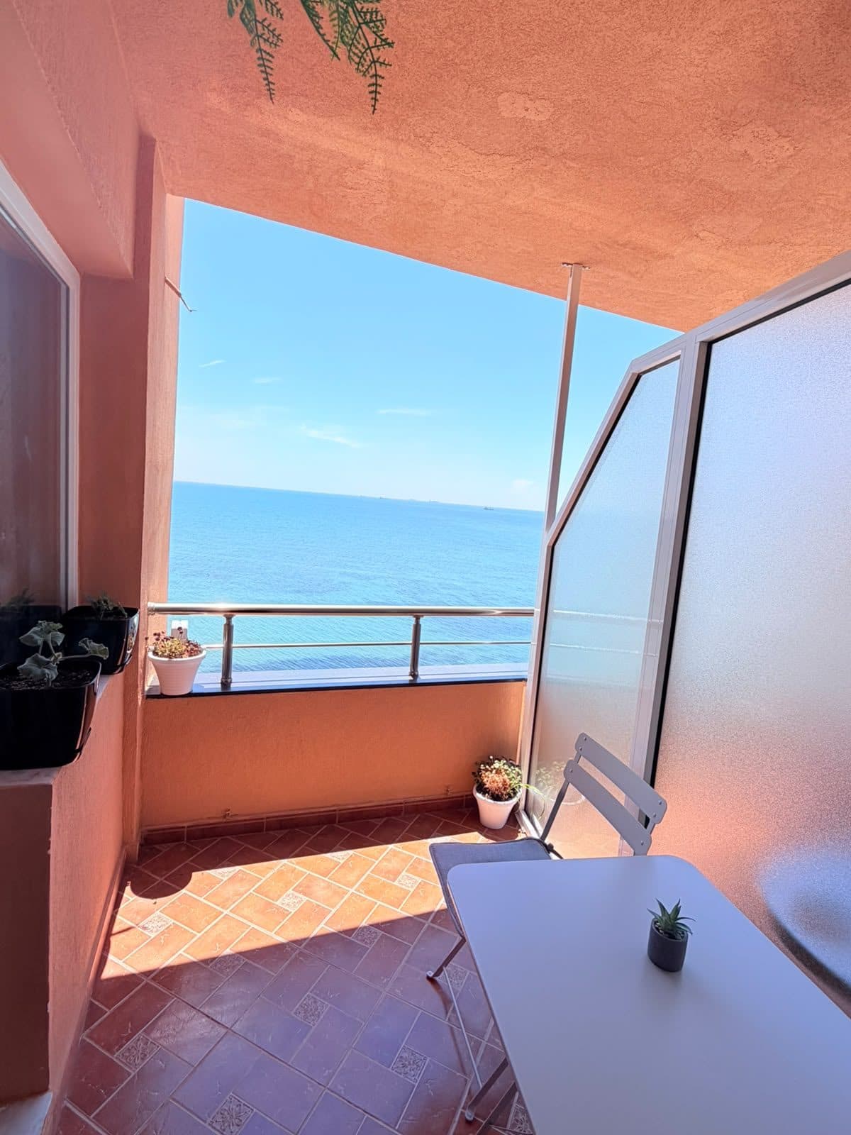 JEPET ME QERA APARTAMENT 1+1 PRANE RESTORANT 4 STINET VOLLGA, DURRES 2