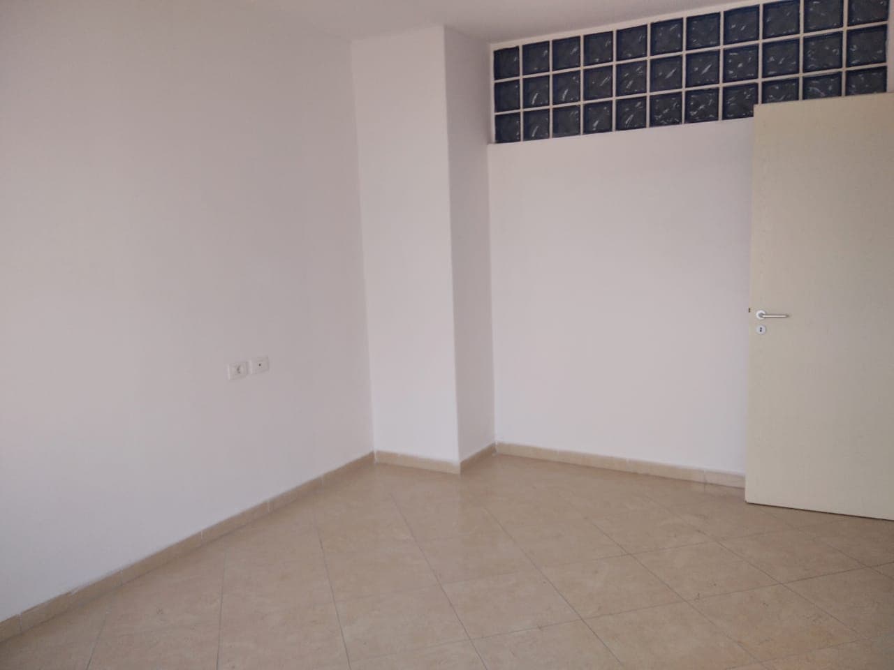 SHITET APARTAMENT 1+1 ISH FABRIKA BUKES , DURRES . 4