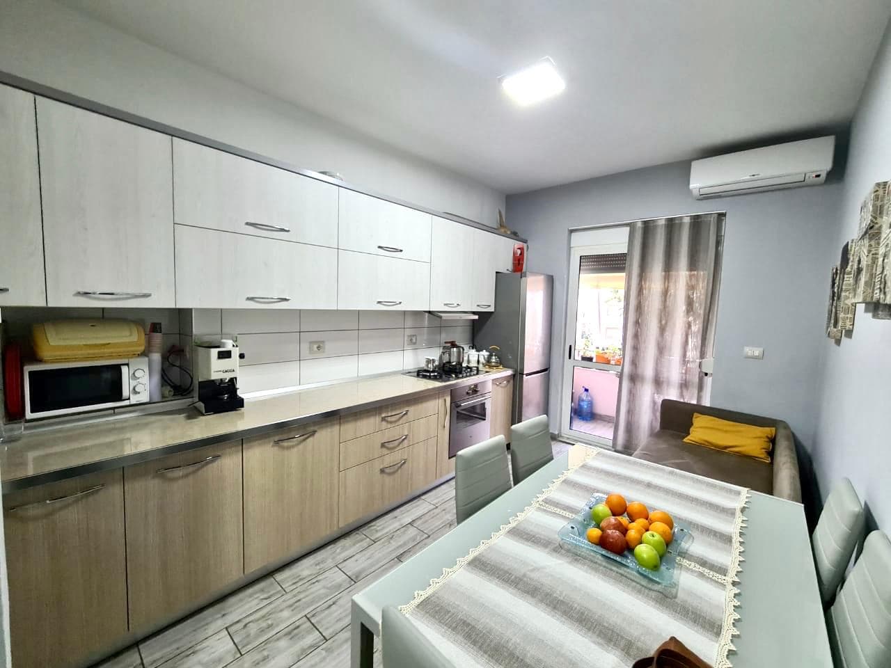 SHITET APARTAMENT 2+1 NE BULEVARDIN KRYESOR PERBALLE DYQANIT ADIDAS, DURRES. 2