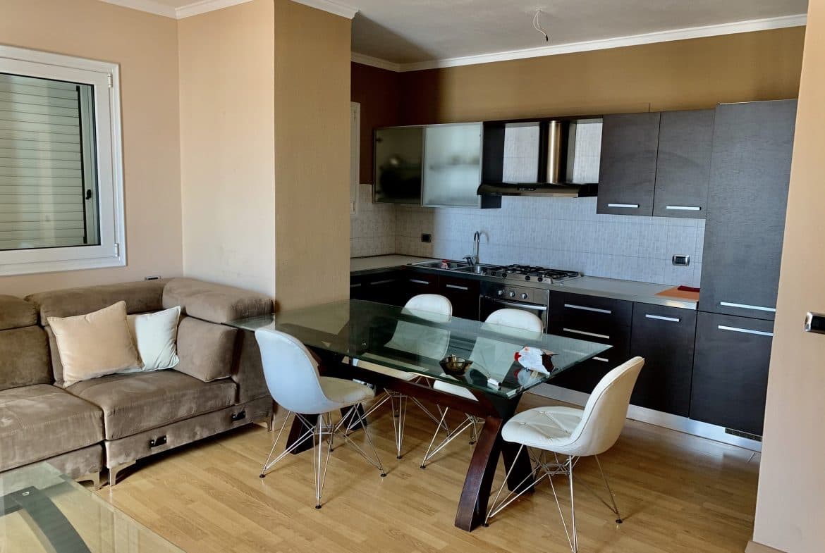JEPET ME QERA APARTAMENT 2+1 PERBALL DETIT PLAZH,DURRES! 2