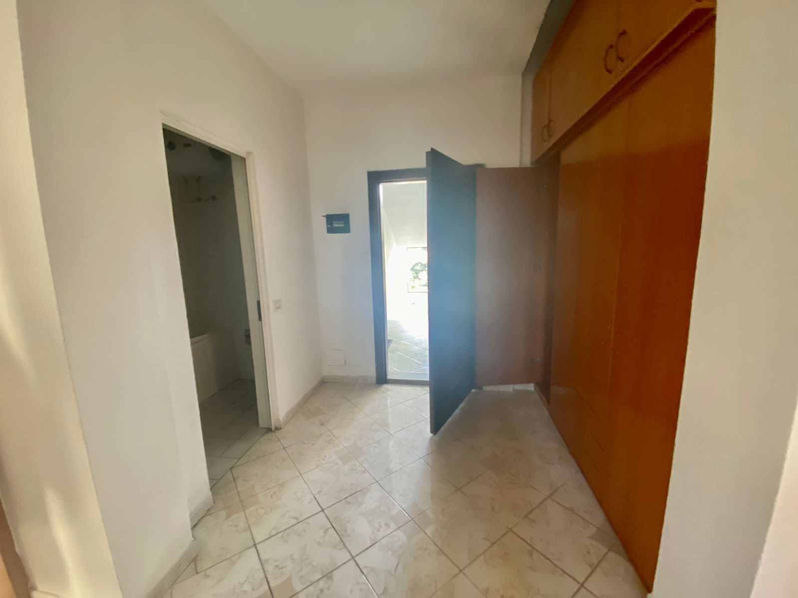 SHITET APARTAMENT 2+1 PRANE UJESJELLESIT, DURRES. 4