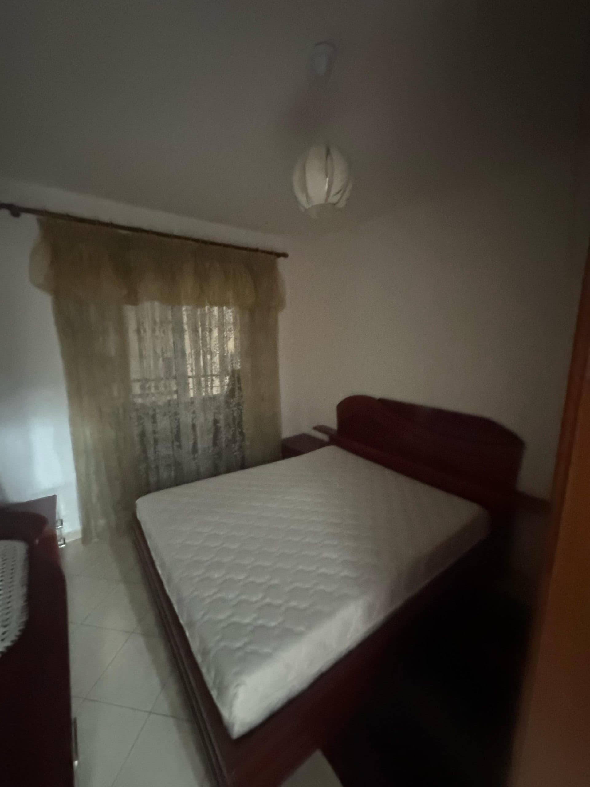 JEPET ME QERA APARTAMENT 2+1 STACIONI TRENIT, DURRES. 4