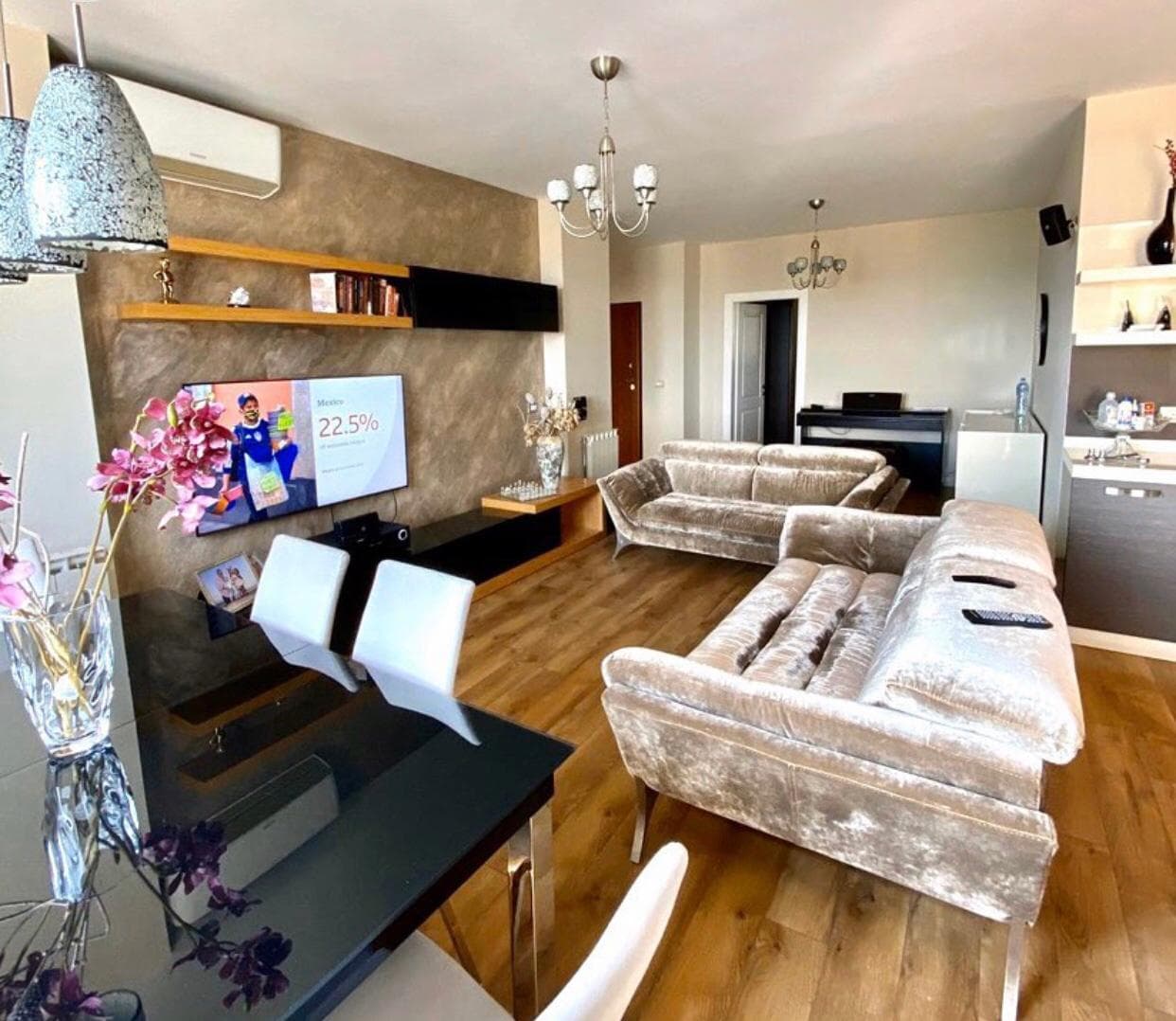 SHITET SUPER APARTAMENT 2+1 , PRANE STACIONIT TE TRENIT, DURRES.