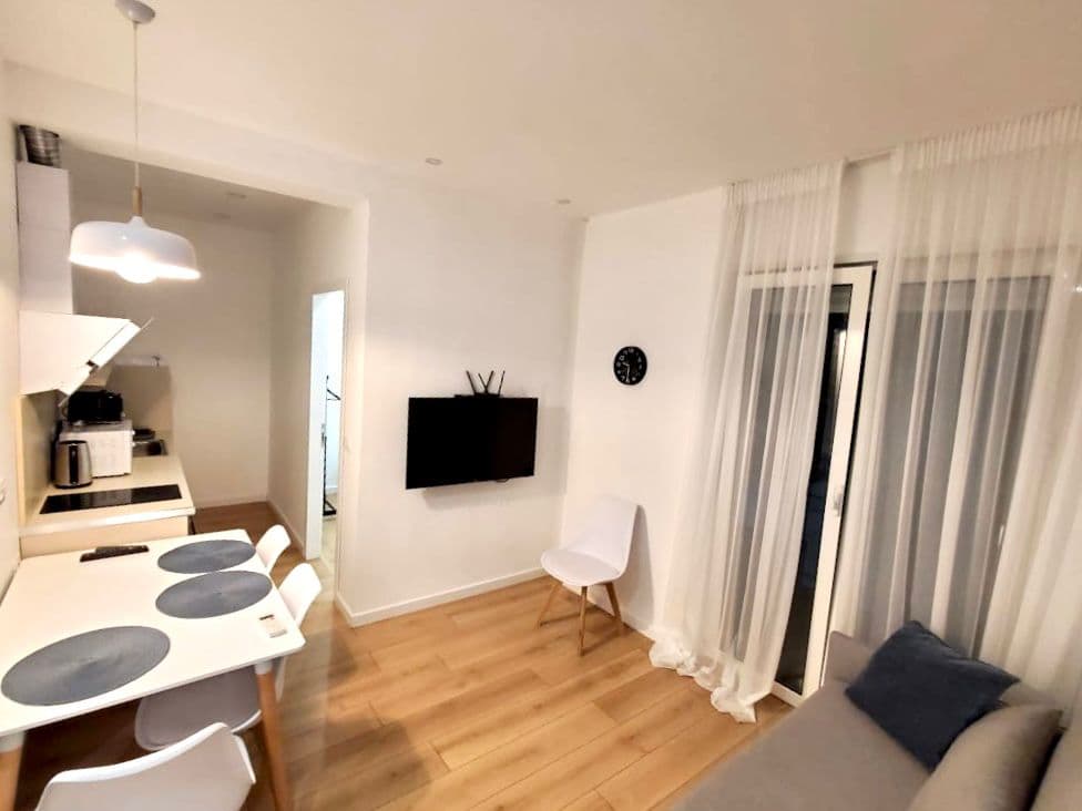 JEPET ME QERA APARTAMENT 2+1, PRANE HOTEL DOLCE VITA, DURRES.