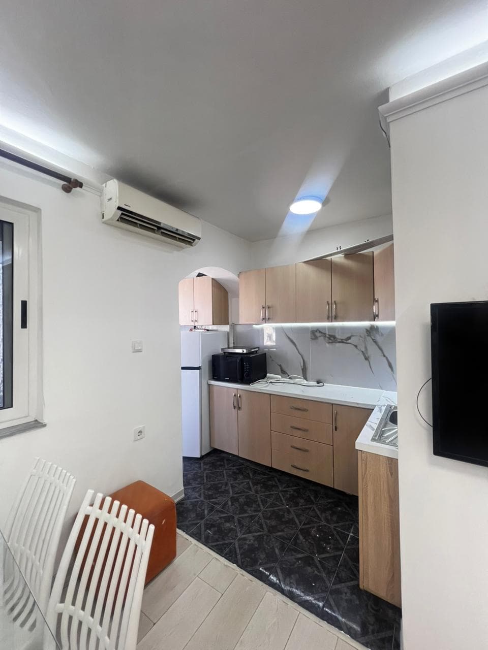 JEPET ME QERA APARTAMENT 2+1 PRANE FLAGSHIP CENTER, DURRES 3