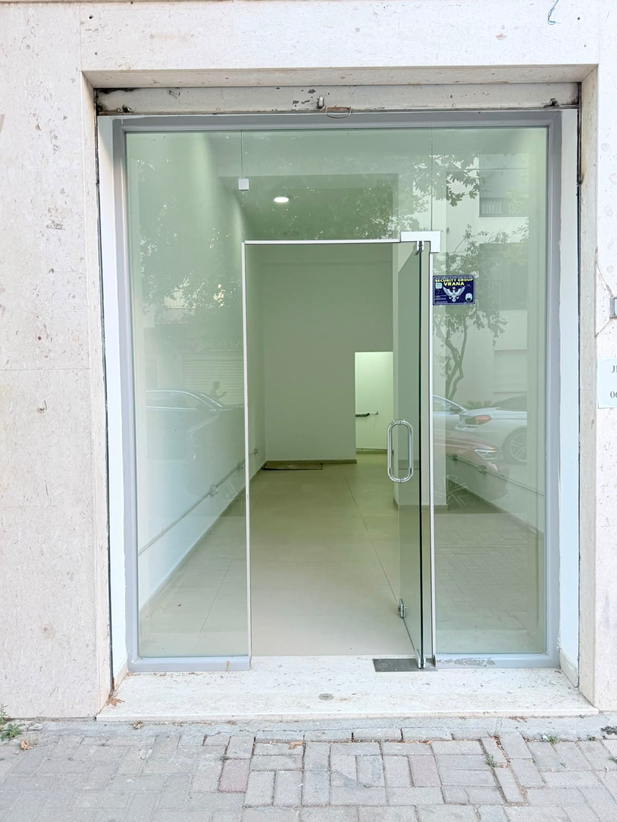 JEPET ME QERA AMBIENT BIZNESI PRANE PRANVERES, DURRES 4