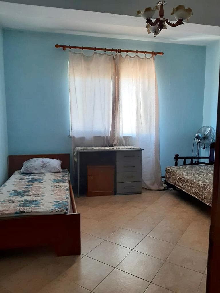 SHITET APARTAMENT 1+1 PRANE QENDRES SE GJUHEVE TE HUAJA OXFORD, DURRES. 2