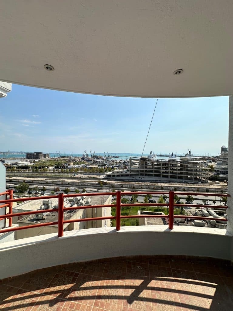 SHITET GARSONIERE PAMJE DETI, PRANE UJESJELLSIT, DURRES.