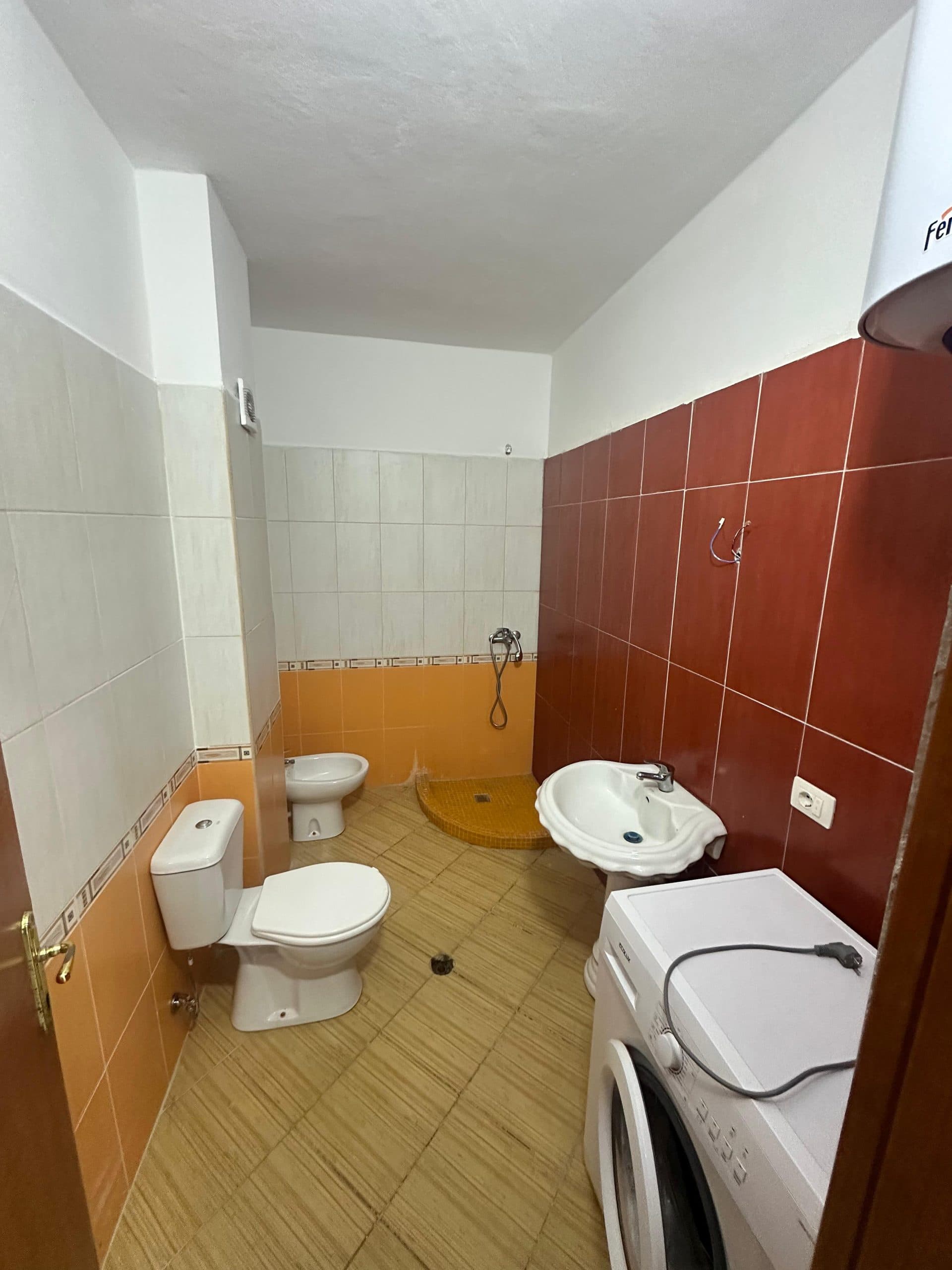JEPET APARTAMENT ME QERA 1+1 MBRAPA GALAKTIKUT, DURRES. 3