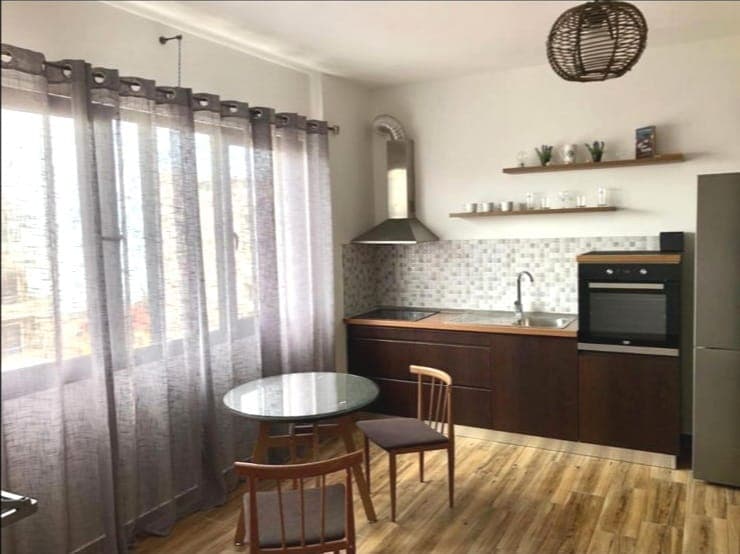 SHITET GARSONIERE PRANE RROTES SE KUQE PLAZH,DURRES.