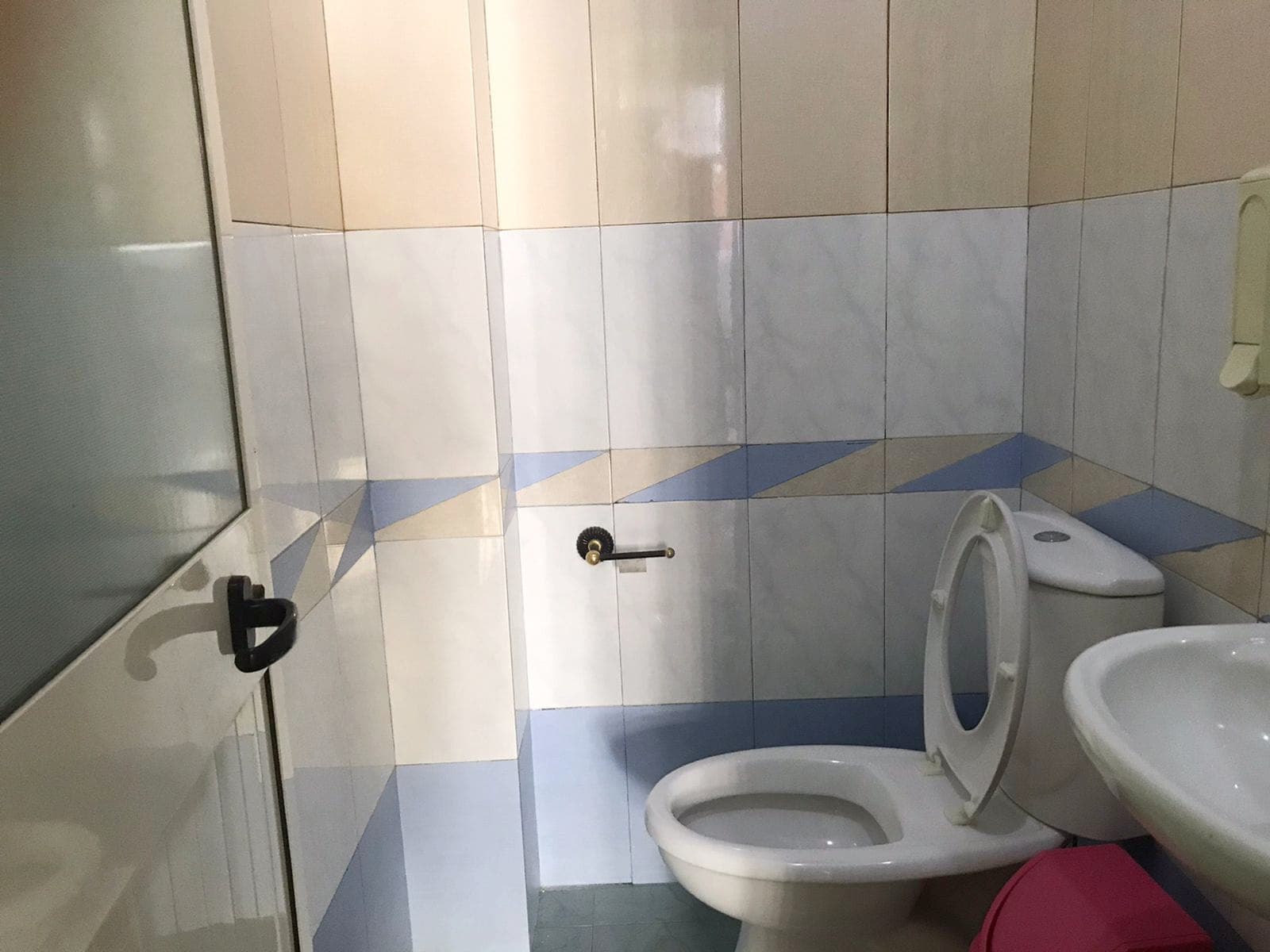 JEPET ME QERA AMBIENT BIZNESI PRANE KOPSHTIT 1 QERSHORI,DURRES. 4