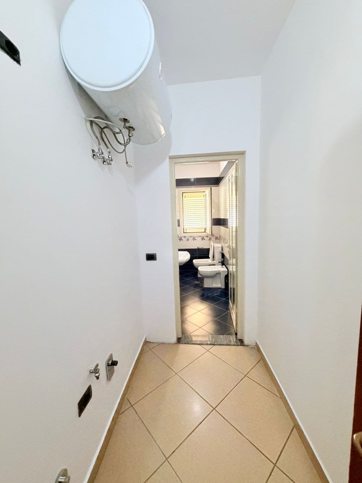 JEPET ME QERA APARTAMENT 2+1+2 LAGJA NR.5 , DURRES 2