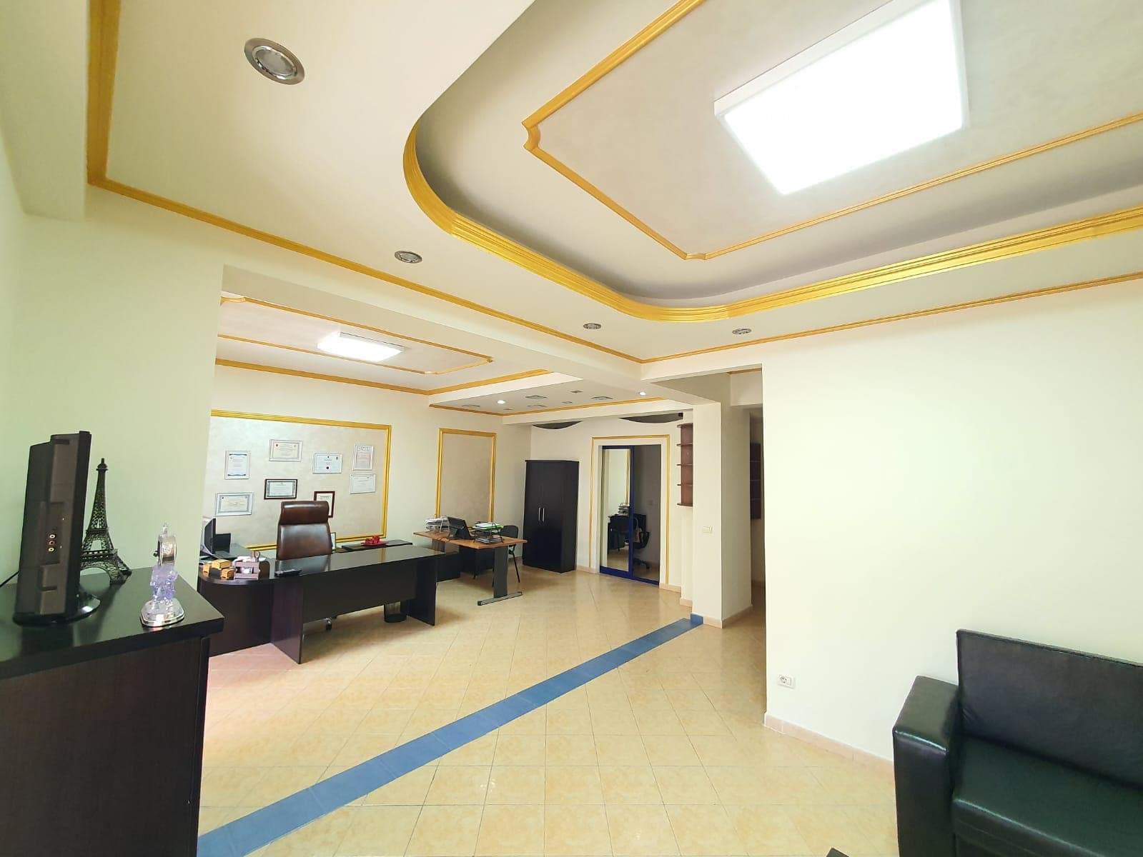JEPET ME QERA AMBIENT BIZNESI PRANE STADIUMIT,DURRES . 2