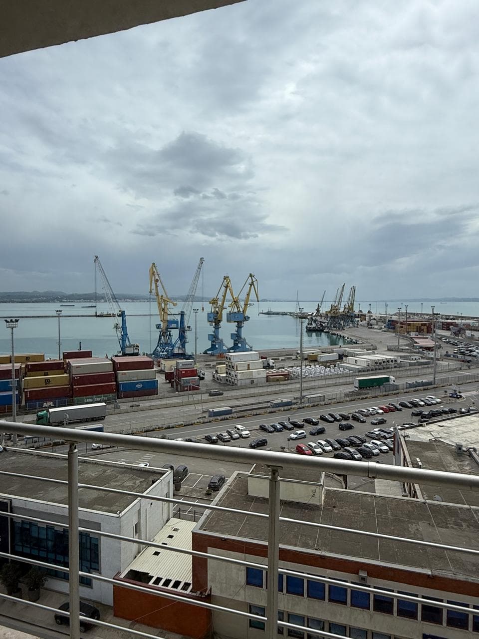 JEPET ME QERA AMBIENT BIZNESI QENDER DURRES 2