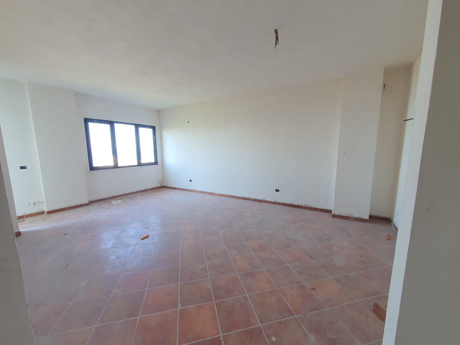 SHITET APARTAMENT 2+1 VILA E ZOGUT DURRES. 3