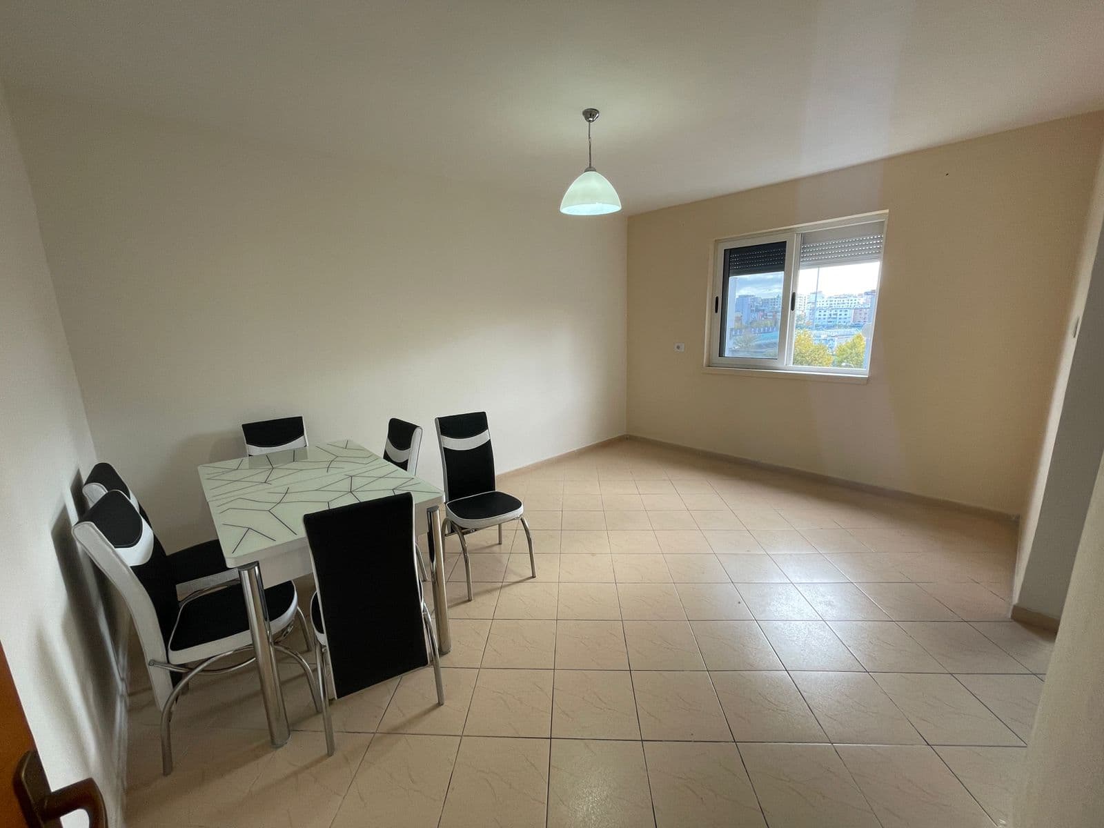 SHITET APARTAMENT 1+1 PRANE FUSHES SE RERES,LAGJA 18,DURRES. 2
